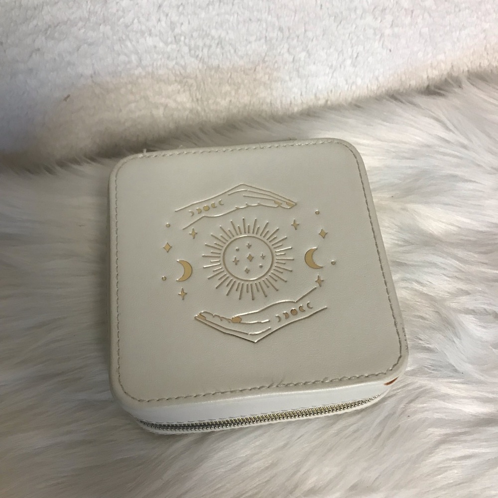 Compact Gray Travel Jewelry Case for Women - Picture 2 of 5
